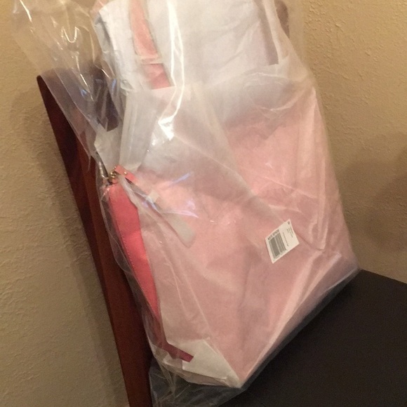 Kate Spade | Larchmont Penny Coral Large Bag
NWT Embossed Logo - Picture 5 of 8